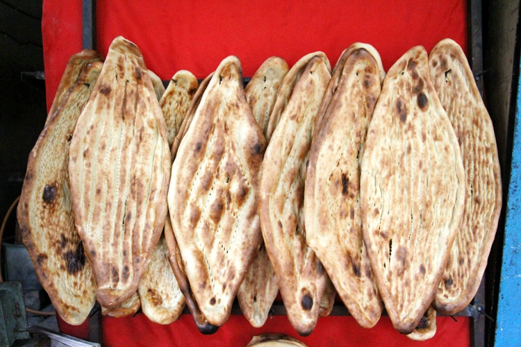 সুদূর আলবেনিয়ায় দেশজ খাবারের সুবাস ছড়াচ্ছেন দুই আফগান তরুণী হাসিবা ও নেজিনা