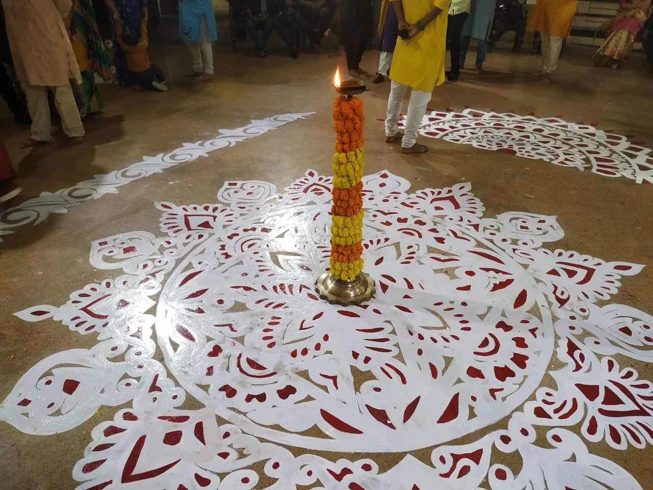 সরস্বতী পুজোয় মাতোয়ারা বঙ্গবাসী, থিমের সাজে সেজে উঠল মণ্ডপ