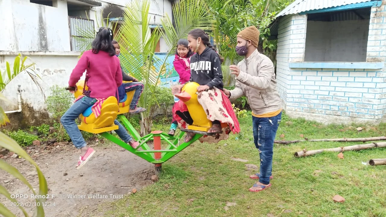 সাগরদিঘি শিশু উদ্যান পার্কে খেলাধুলার ও মধ্যাহ্নভোজন