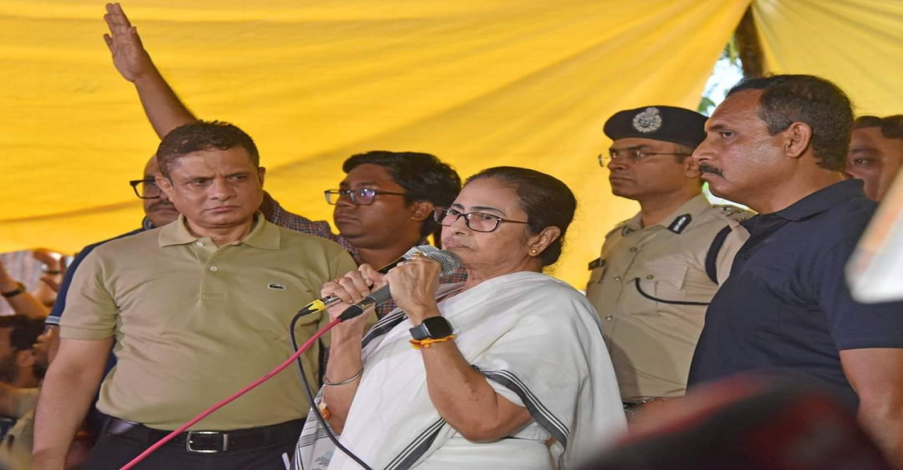 Big breaking:   জুনিয়র ডাক্তারদের ধরনা মঞ্চে হঠাৎ হাজির মমতা বন্দ্যোপাধ্যায়, মুখ্যমন্ত্রীকে দেখেই 'We Want Justice' স্লোগান