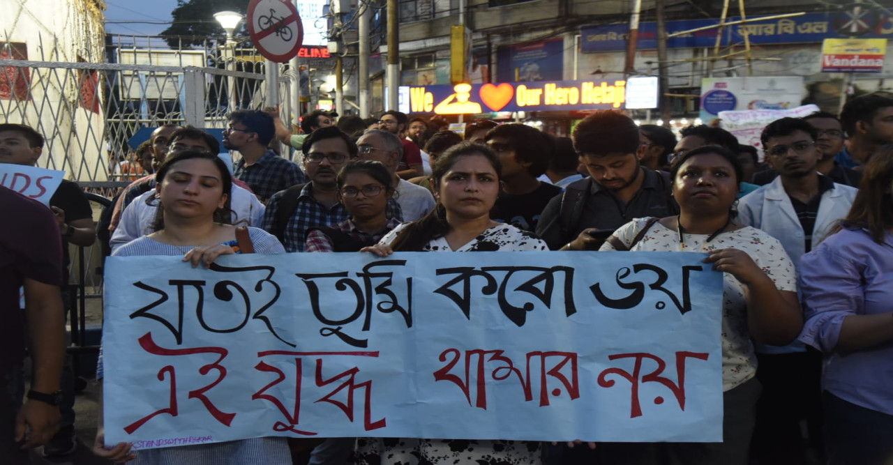 'যতই তুমি করো ভয়, এই যুদ্ধ থামার নয়', আরজিকর কাণ্ডে প্রতিবাদে জ্বলছে কলকাতা