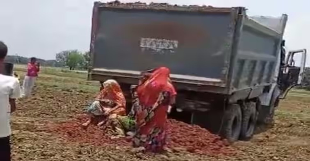 জবরদখলের প্রতিবাদ দুই মহিলাকে জ্যান্ত পুঁতে দেওয়ার চেষ্টা