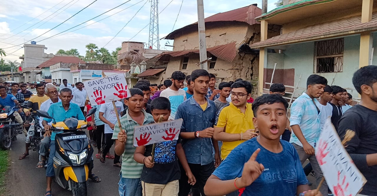 আরজি কর কাণ্ডে  পথে নামলো স্কুল ছাত্রীরা