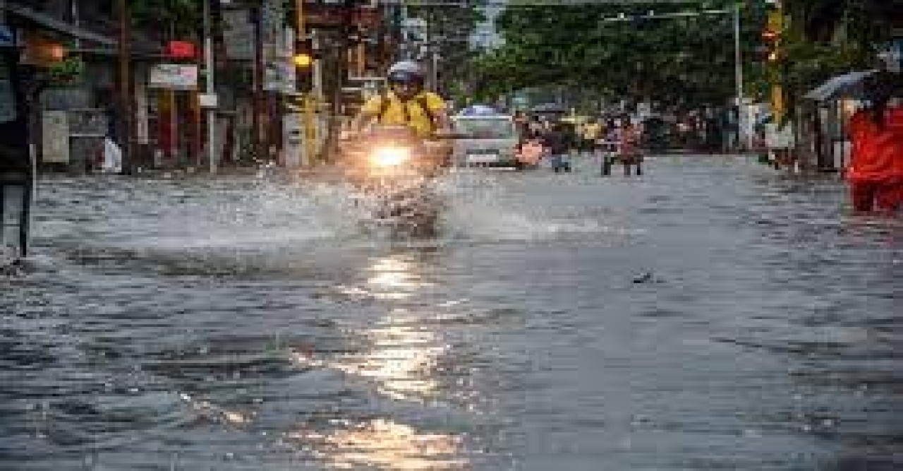 নিকষ কালো অন্ধকারে রাজ্যের একাংশ,  তুমুল বৃষ্টি নামছে কলকাতা-সহ একাধিক জেলায়