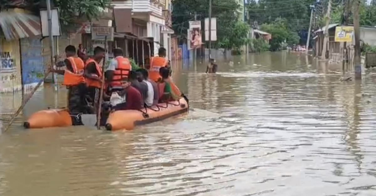 ত্রিপুরায় মৃত্যুমিছিল অব্যাহত, বাস্তুহীন লক্ষাধিক