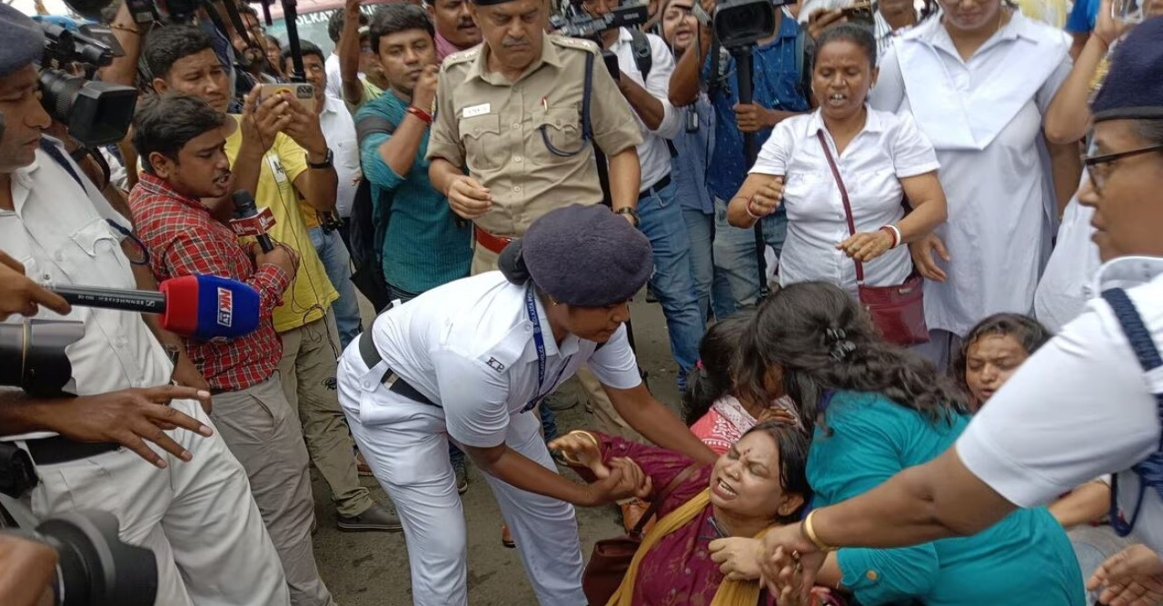 আর জি কর কাণ্ডের প্রতিবাদে ‘ধরনা মঞ্চ’, পথ অবরোধ বিজেপির