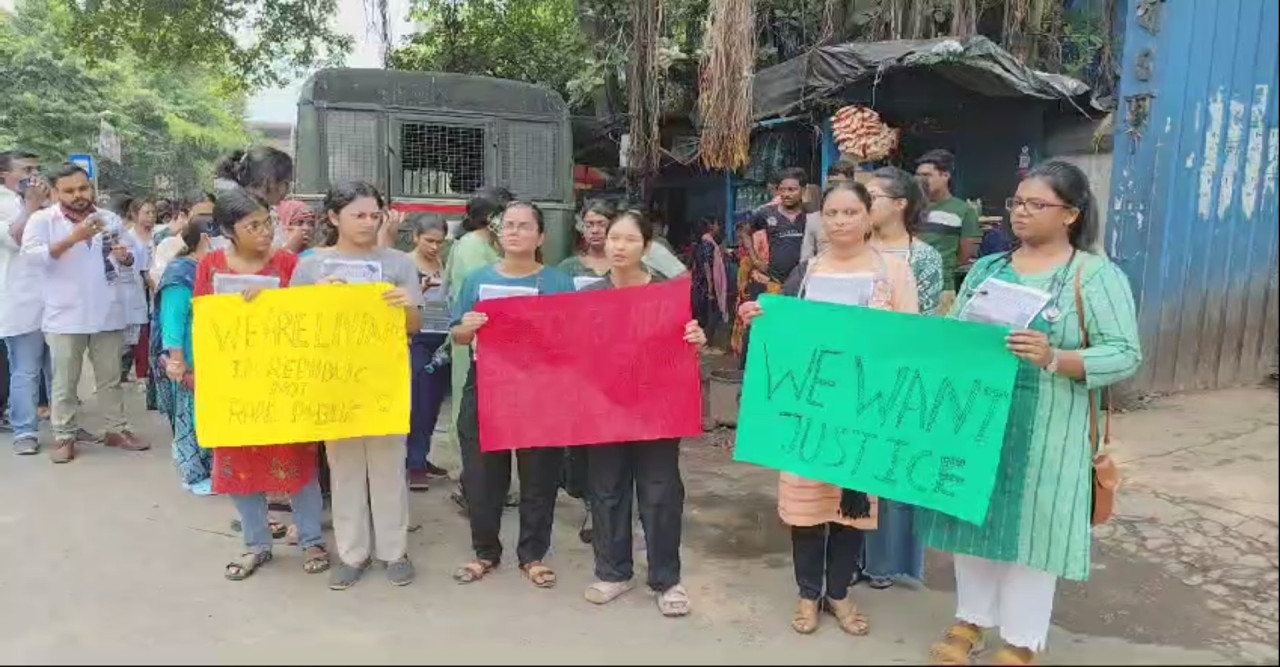 আরজি করকাণ্ডে প্রতিবাদ হাওড়াতে, বিচার চেয়ে পথে চিকিৎসকরা