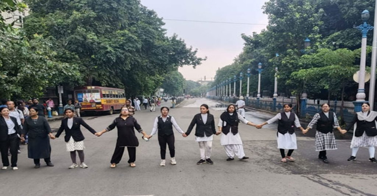 তরুণী চিকিৎসক ধর্ষণ-খুন কাণ্ডের প্রতিবাদে রাস্তায় আইনজীবীরা