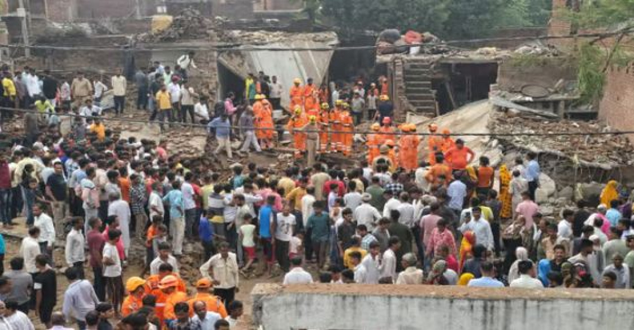 উত্তরপ্রদেশে বাজি কারখানায় ভয়াবহ বিস্ফোরণ, দুই শিশুসহ ৫ জনের মৃত্যু