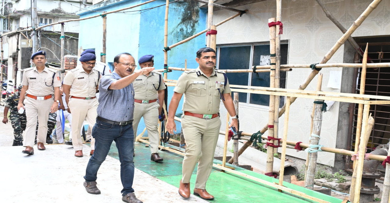 নিয়ম মেনে পুজো হচ্ছে কিনা খতিয়ে দেখলেন হাওড়ার পুলিশ কমিশনার