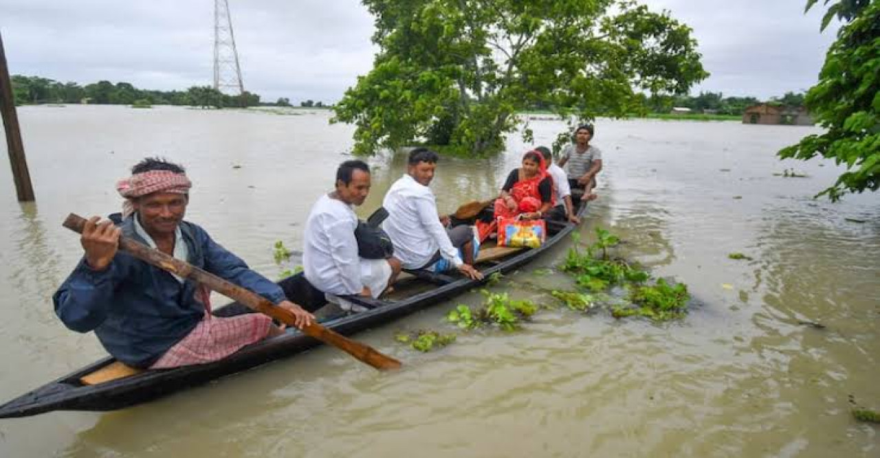 বন্যা পরিস্থিতিতে বিপর্যস্ত অসম, মৃতের সংখ্যা বেড়ে দাঁড়াল ৫৬