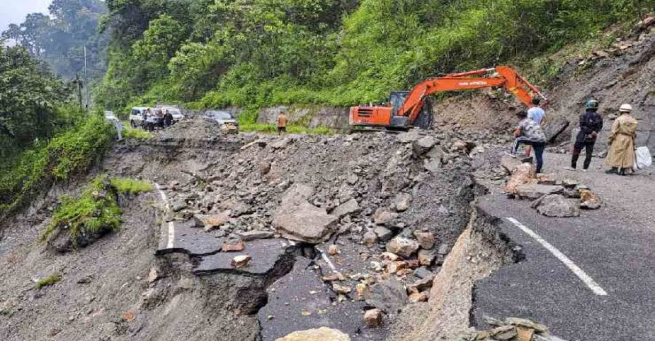 কর্নাটকে ভূমিধস: চারজনের মৃত্যু, নিখোঁজ তিন