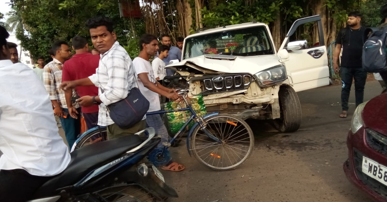 মুর্শিদাবাদের মতিঝিলে দুটি গাড়ির মুখোমুখি সংঘর্ষে আহত ২