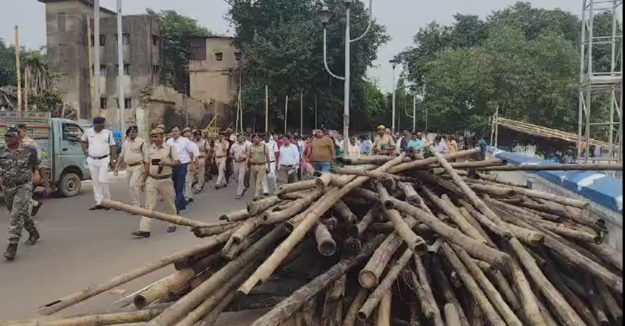 হাওড়ায় পুজো কার্নিভালের আগে ফোরশোর রোড পরিদর্শনে জেলা প্রশাসনের আধিকারিকরা