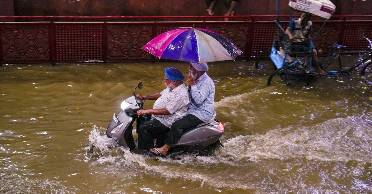 ভারী বৃষ্টিতে বানভাসি দেশের ৭ রাজ্য, গত ২৪ ঘণ্টায় মৃত ৩২