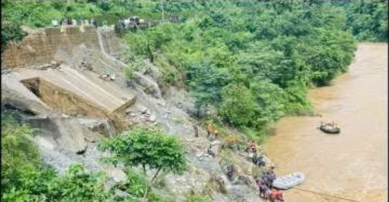 নেপালে ভয়াবহ বাস দুর্ঘটনা, নিহত ৬৫ জনের মধ্যে ৭ ভারতীয়, শোকপ্রকাশ দাহালের