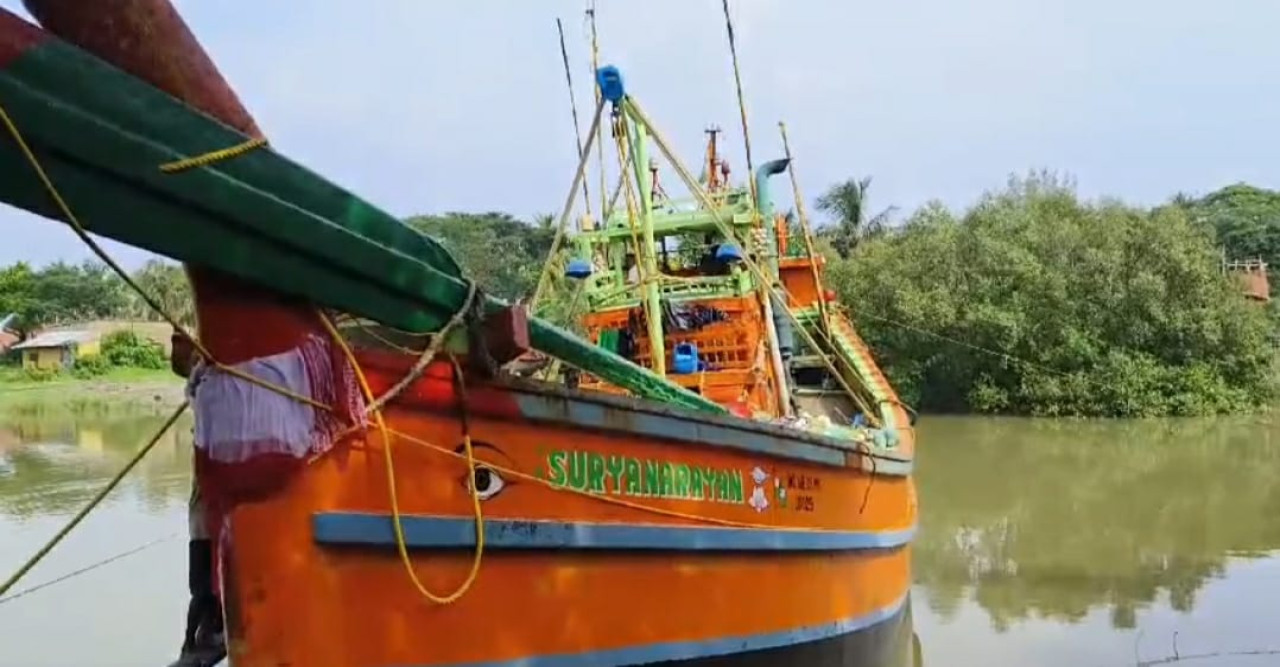 সুন্দরবনে দুর্যোগপূর্ণ আবহাওয়ায় তিনটি ট্রলার সহ ৩৯ জন মৎস্যজীবীর এখনও খোঁজ নেই