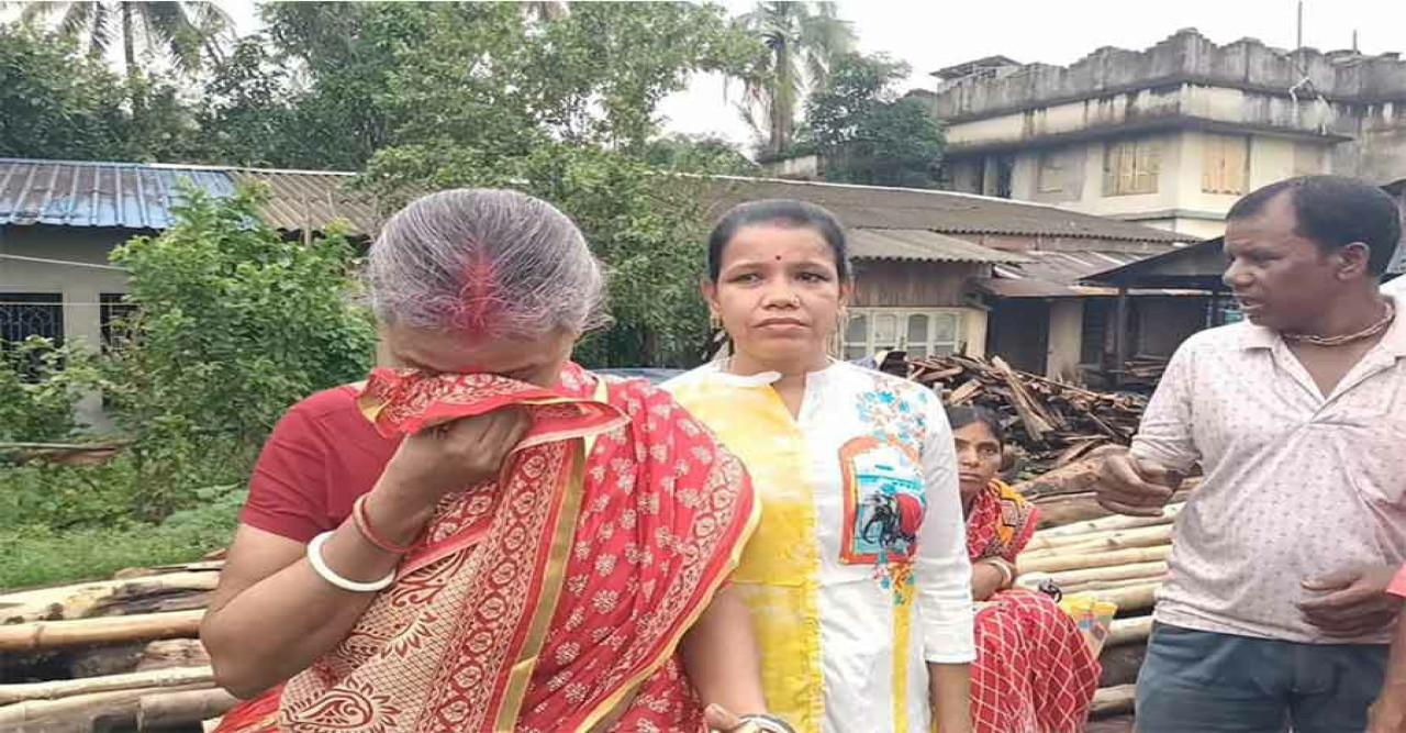 অবশেষে সন্ধান মিললো তিনটি ট্রলারের, উদ্ধার ৪৯ জন মৎস্যজীবীকেই