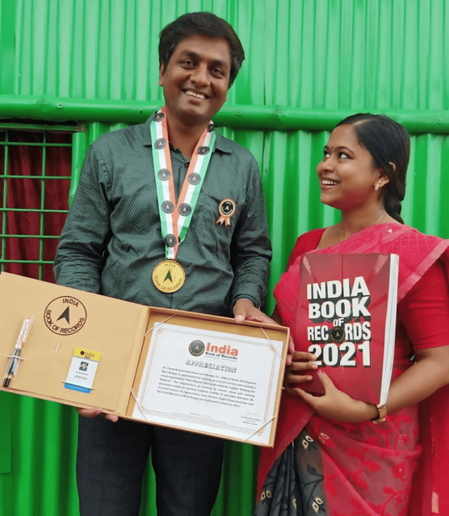 ইন্ডিয়া বুক অফ রেকর্ডস' এ নাম উঠল, ব্যতিক্রমী চিকিৎসক ডাঃ ফারুক হোসেন গাজীর'