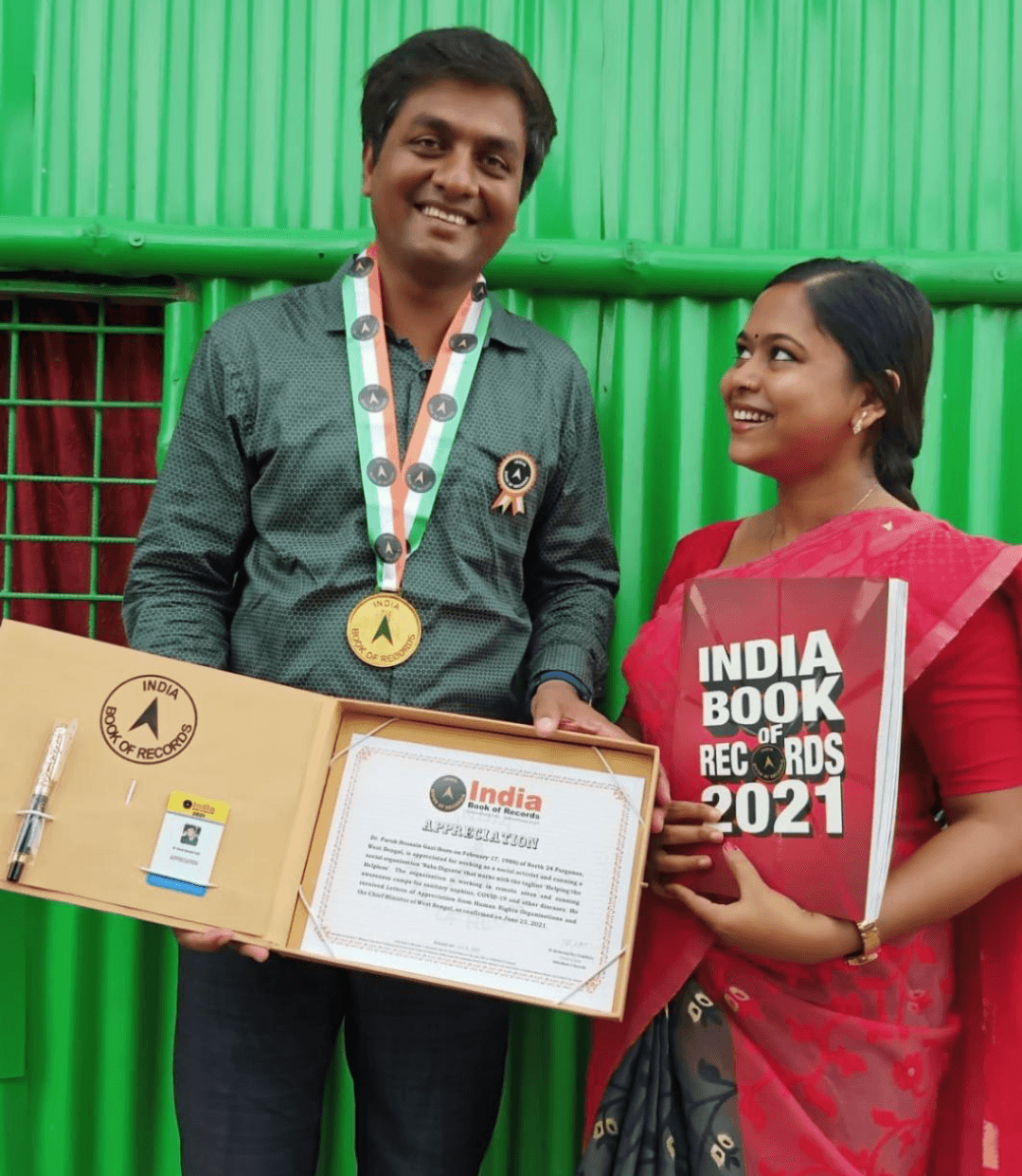 ইন্ডিয়া বুক অফ রেকর্ডস' এ নাম উঠল, ব্যতিক্রমী চিকিৎসক ডাঃ ফারুক হোসেন গাজীর'