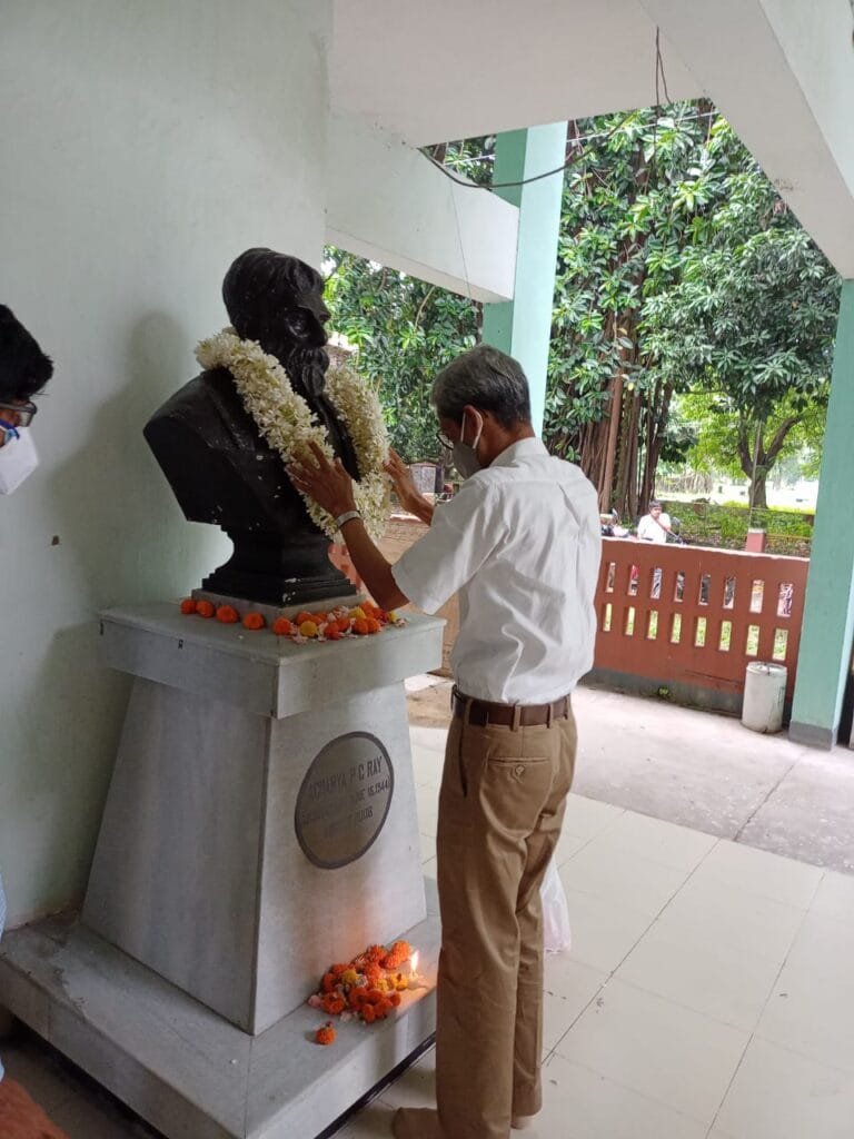 আচার্য প্রফুল্লচন্দ্র রায়ের ১৬১ তম জন্মদিন উপলক্ষে তাঁর স্মরণে বিশেষ অনুষ্ঠান 1 আচার্য প্রফুল্লচন্দ্র রায়ের ১৬১ তম জন্মদিন উপলক্ষে তাঁর স্মরণে বিশেষ অনুষ্ঠান