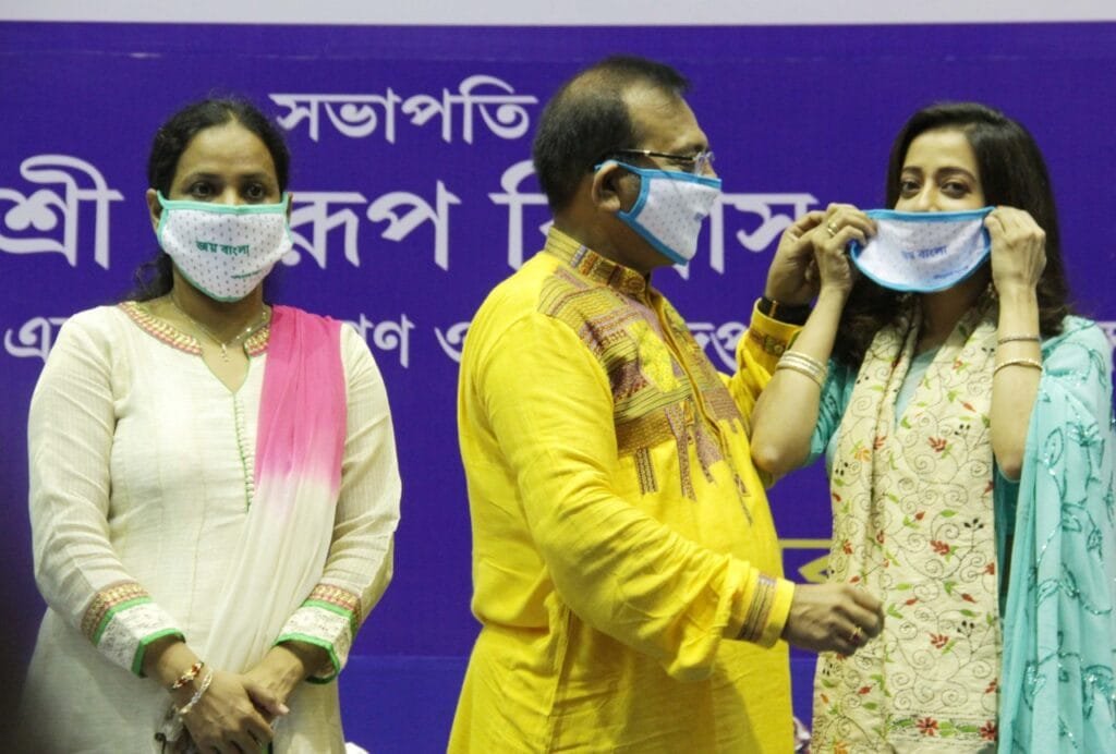 রাখী বন্ধন উৎসবের মধ্যে দিয়ে কোভিডবিধি মেনে চলার বার্তা