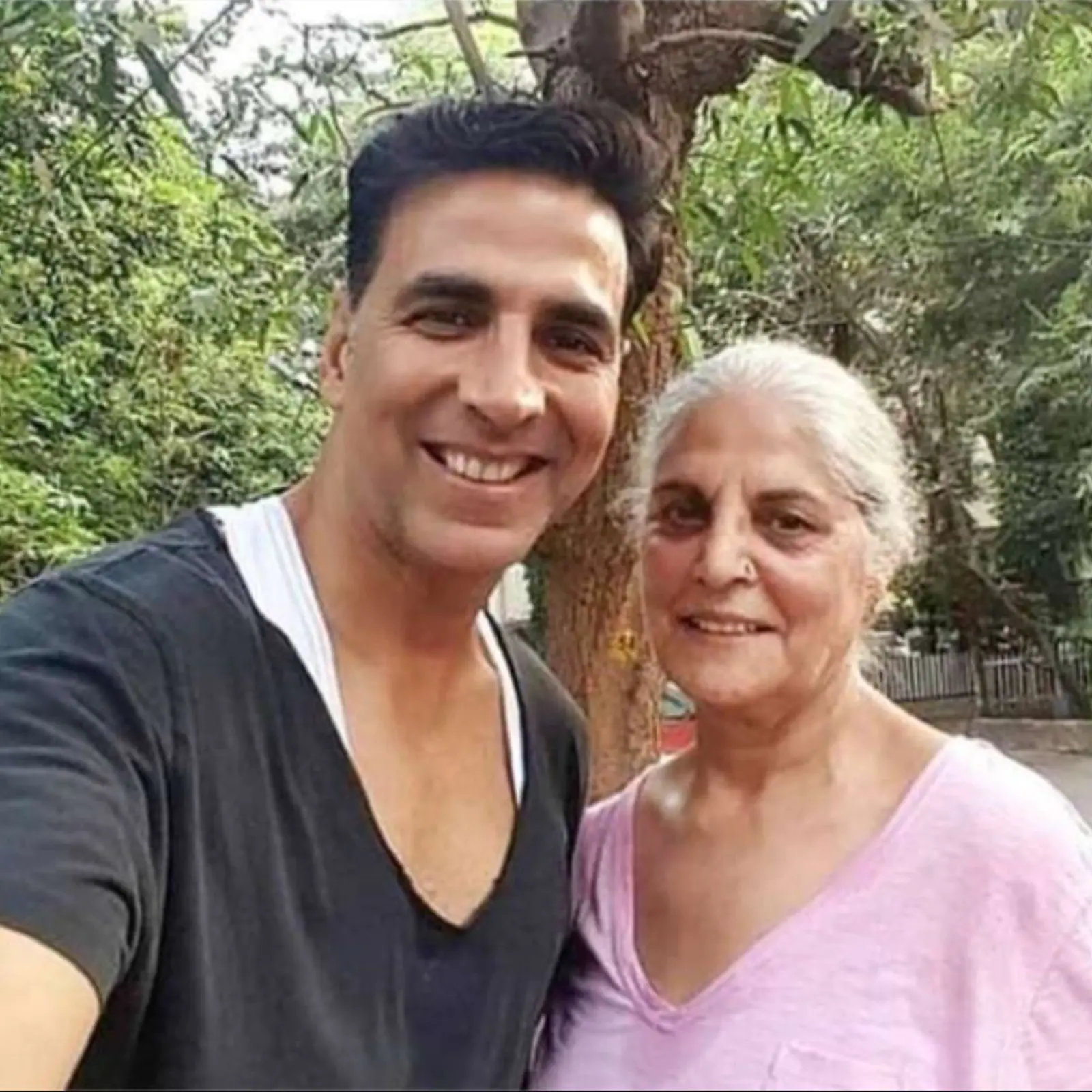 Bollywood actor Akshay Kumar mother is no more