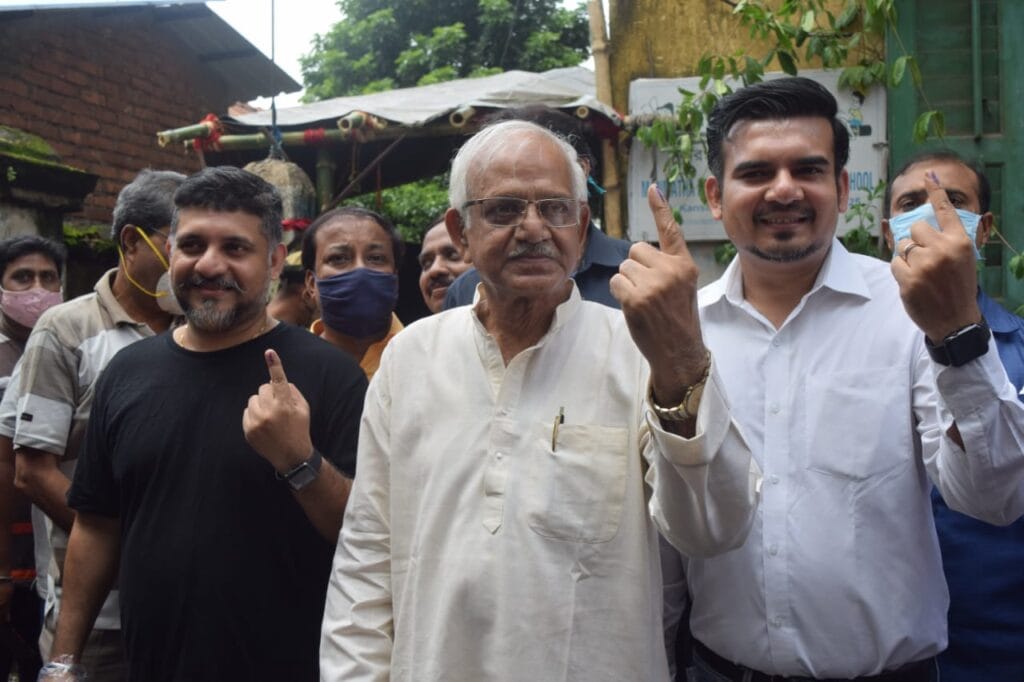 ভবানীপুরের উপনির্বাচনের কিছু ছবি… 8 ভবানীপুরের উপনির্বাচনের কিছু ছবি…