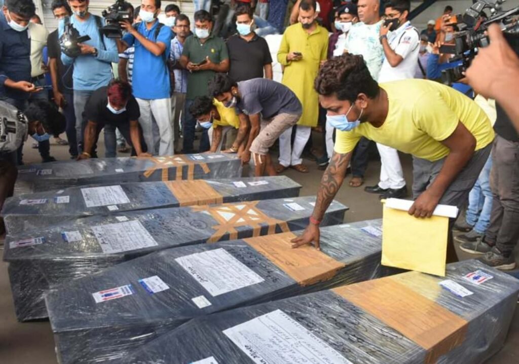চোখের জলে শেষ বিদায় দেবভূমিতে প্রাকৃতিক বিপর্যয়ে নিহত পাঁচ বাঙালি অভিযাত্রীকে 1 চোখের জলে শেষ বিদায় দেবভূমিতে প্রাকৃতিক বিপর্যয়ে নিহত পাঁচ বাঙালি অভিযাত্রীকে