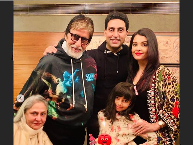 ৪৯-এ পা দিলেন রাই সুন্দরী, দেখে নিন একনজরে চেনা ঐশ্বর্যর অজানা কথা 1 ৪৯-এ পা দিলেন রাই সুন্দরী, দেখে নিন একনজরে চেনা ঐশ্বর্যর অজানা কথা