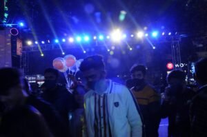 আলোর রোশনাইয়ে উজ্জ্বল পার্ক স্ট্রিট, শুধুই মানুষের ঢল, উধাও করোনাবিধি