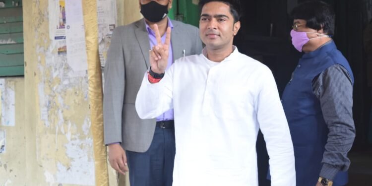ভোট দিলেন হেভিওয়েটরা