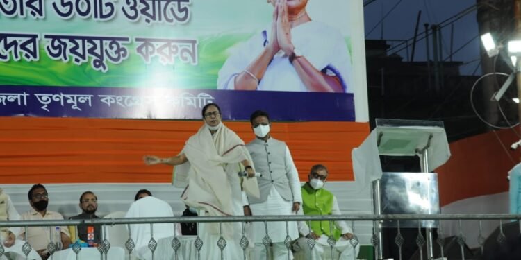 'কাজ না করলে সরে যেতে হবে ' প্রচার থেকেই দলীয় প্রার্থীদের কড়া বার্তা মমতার