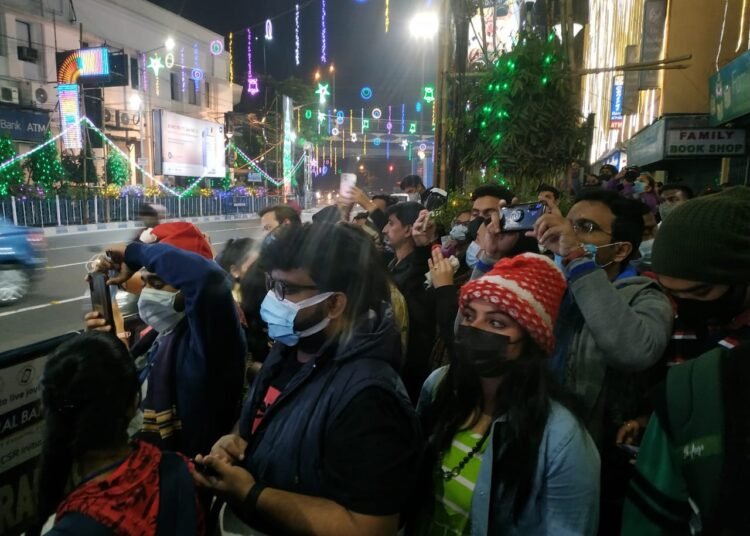 আলো ঝলমলে পার্কস্ট্রিট, উৎসব মুখর কলকাতা 3 আলো ঝলমলে পার্কস্ট্রিট, উৎসব মুখর কলকাতা