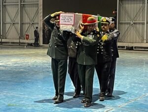 পালাম এয়ারবেসে বিপিন রাওয়াতকে শেষ শ্রদ্ধা জানালেন প্রধানমন্ত্রী নরেন্দ্র মোদি