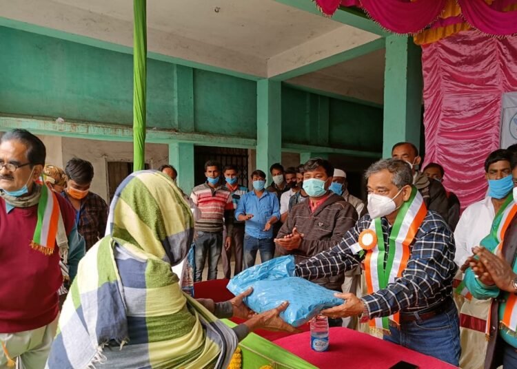 সাগরদিঘিতে শীতবস্ত্র বিতরণ কর্মসূচি