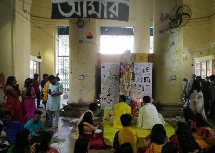 সরস্বতী পুজোয় মাতোয়ারা বঙ্গবাসী, থিমের সাজে সেজে উঠল মণ্ডপ 6 সরস্বতী পুজোয় মাতোয়ারা বঙ্গবাসী, থিমের সাজে সেজে উঠল মণ্ডপ