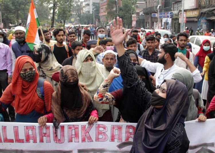 কর্ণাটকের হিজাব বিতর্ক: প্রতিবাদ কলকাতায়