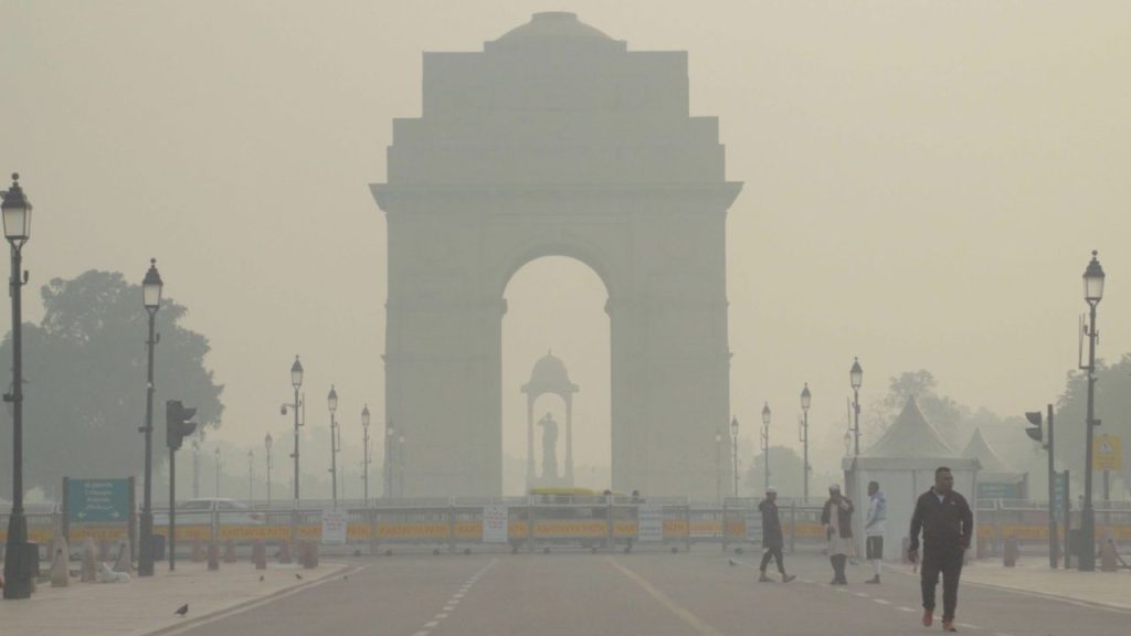 Air pollution level increases in Delhi