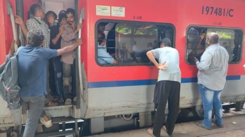 Stampede Mumbai’s Bandra railway